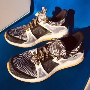 Women’s Adidas pureboost X running / casual shoe.